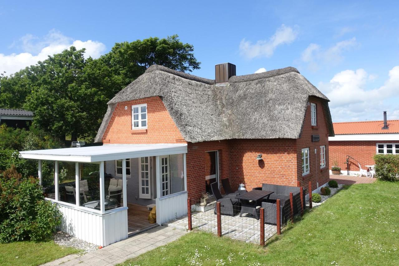 Thatched Holiday Home In Struer, Jutland With A View Экстерьер фото